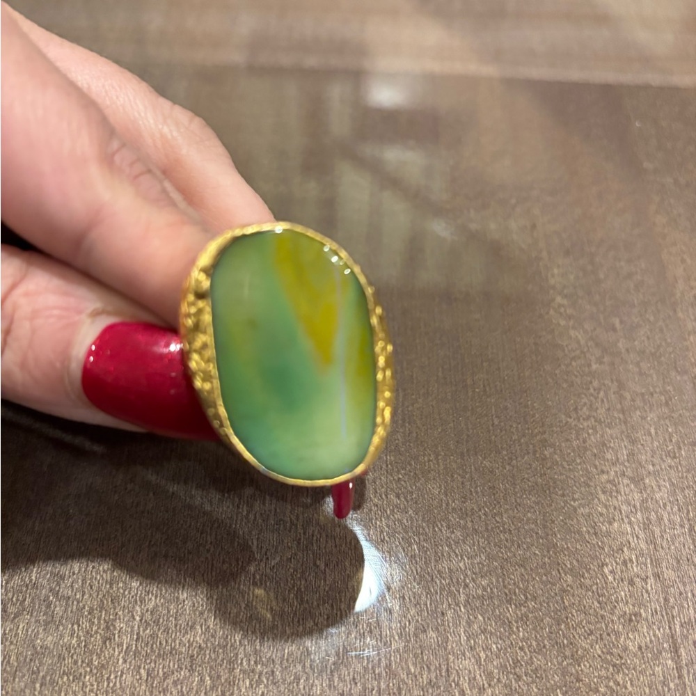 Elegant Gold and Green Ring
